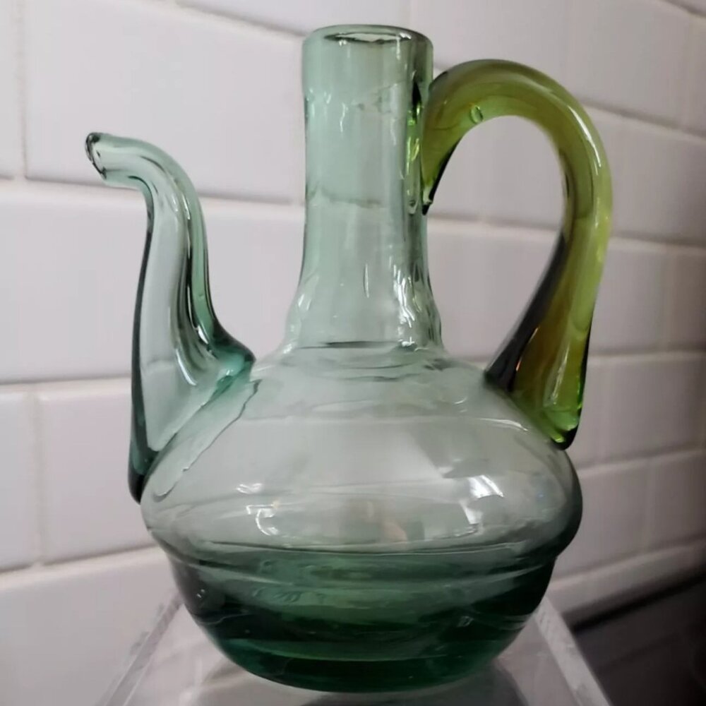 🎉Host Pick🎉 Vintage Handblown Two-tone Green Glass Cruet Mini Pitcher Handle - Picture 1 of 8
